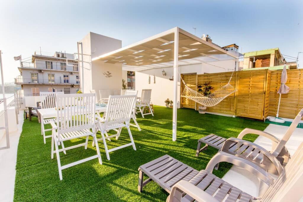 Neoclassical Flat With 2 Bedrooms In